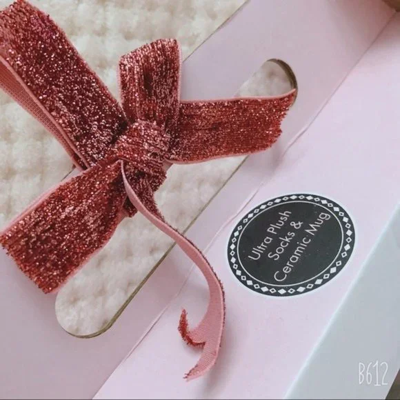 Hello Gorgeous Ceramic Mug & Ultra Plush Socks - Gift for Her - New in Box - Picture 4 of 5